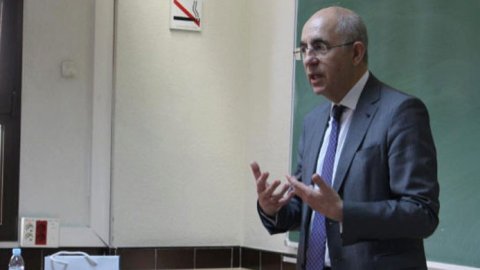 El director de El Mundo: "Los lectores están volviendo a los periódicos"