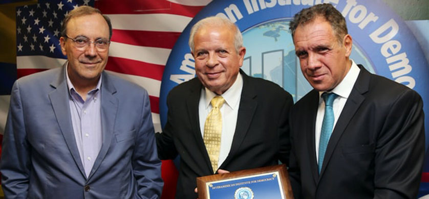 Infobae fue reconocido en Miami por su aporte a la innovación periodística