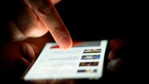 Anuncios en móviles representan la mitad del mercado digital latinoamericano