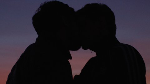 La Ciudad se llena de besos por una campaña en apoyo a la diversidad