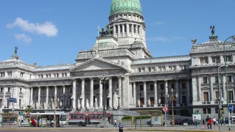 Avanza el proyecto para que telefónicas puedan dar TV satelital