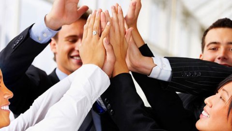 Bumeran: El 65% de las personas tiene amigos en el trabajo