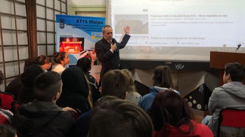 Clases de publicistas de la AAP en escuelas secundarias