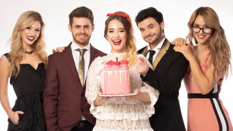 La tira de eltrece "Simona" llega al teatro