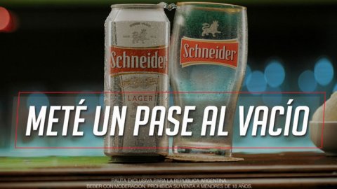 Schneider lanzó su campaña de futbol, creada por LADOC