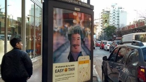Campaña OOH de Ayi Publicidad OOH para Easy Taxi en Córdoba