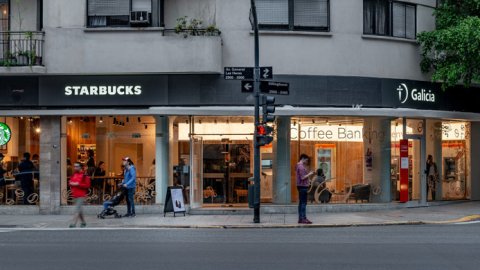 Banco Galicia abre una sucursal "Coffee Banking" junto a Starbucks