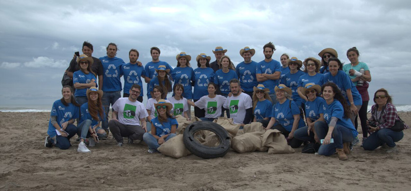 P&G y Fundación Vida Silvestre limpiaron la playa en Mar de Cobo