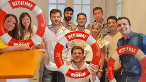 Mediamax presentó su carpeta de verano de una forma muy original
