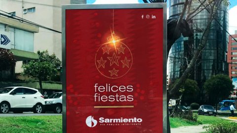 Publicidad Sarmiento comenzó la instalación de Mupis Led en Quito