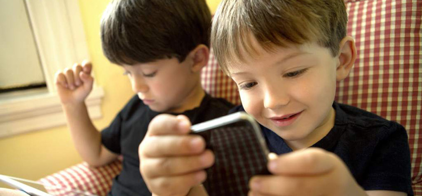 Más de la mitad de los chicos entre 3 a 5 años dominan smartphones y tabletas sin ayuda