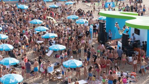 Movistar inauguró su parador en Playa Grande