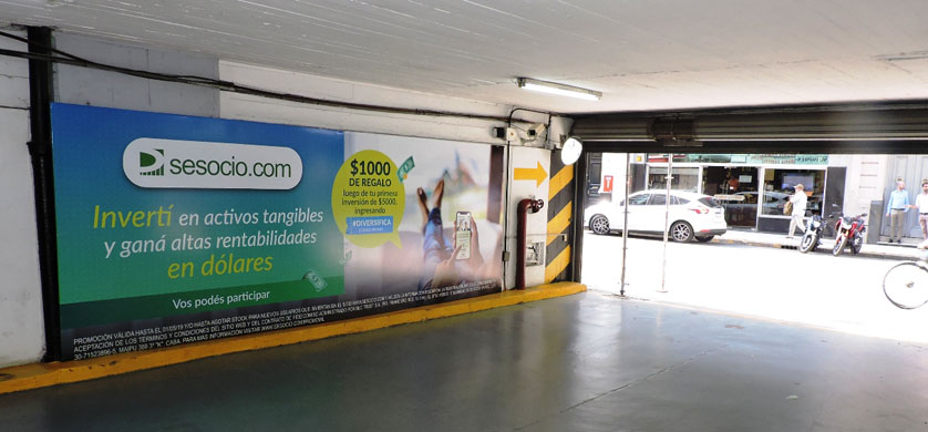 Gigantografías de Resting Car en la campaña offline de Sesocio.com
