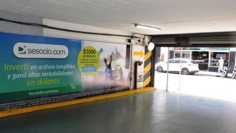 Gigantografías de Resting Car en la campaña offline de Sesocio.com