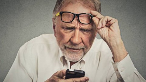 Los abuelos, los verdaderos adictos al WhatsApp