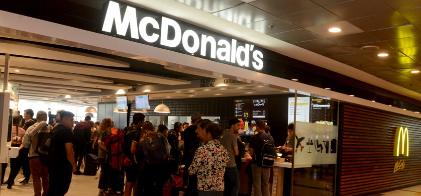 McDonald’s ya ofrece su nueva experiencia digital en sus locales de Ezeiza y Aeroparque