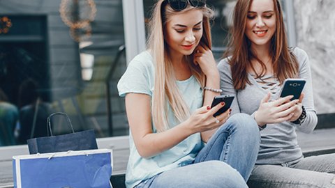 Los millennials compran más online, pero siguen visitando locales