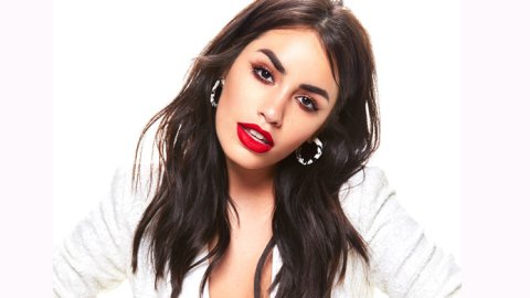 Lali Espósito se suma al show de los Premios Platino
