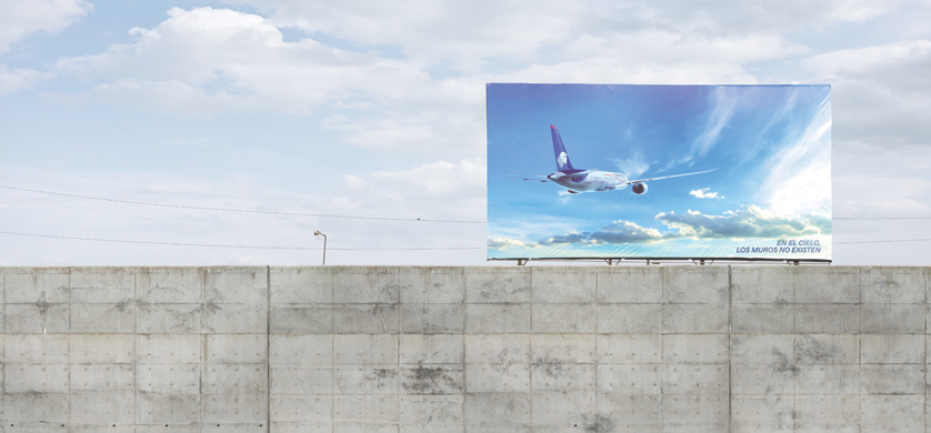 "The over the wall billboard", la campaña de Ogilvy México para AeroMéxico