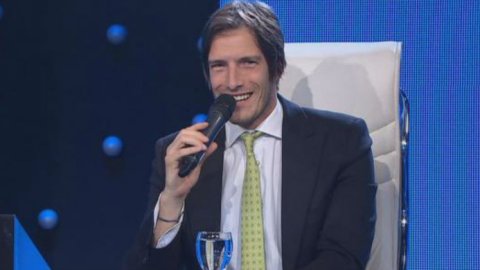Con la conducción de Iván de Pineda, TNT transmitirá los Premios Gardel