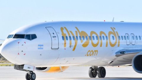 Flybondi lanza su campaña #NoTeDibujesLaRaya