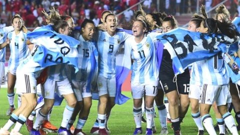 Doble programa de fútbol en la TV Pública