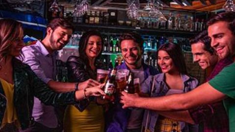 "Licencia de la Amistad", la acción de McCann Bolivia para la cerveza CCU Bolivia