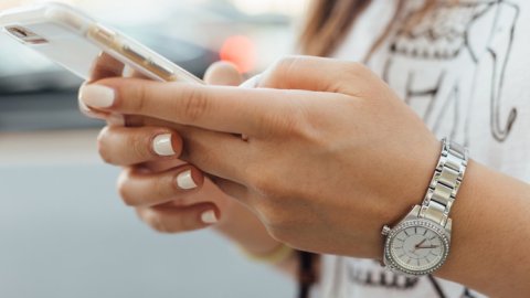 El tiempo que pasan los chicos con el celular no es tan malo como parece