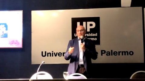 Gustavo Koniszczer disertó en la UP