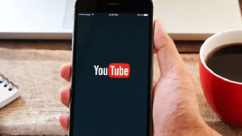 Creadores de videos para niños en YouTube preocupados por sus ganancias