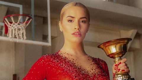 Lali festeja su cumpleaños en MTV y estrena video