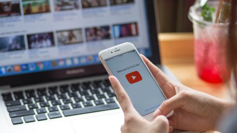 Para sus maratones de video los adolescentes prefieren YouTube a Netflix