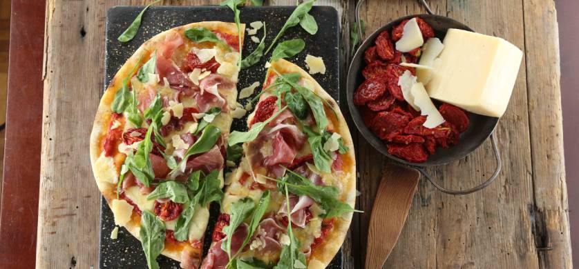Almacén de Pizzas lanza su nueva identidad verbal y visual