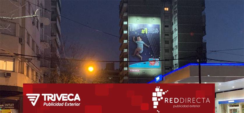Triveca, de Red Directa, lanza en Rosario su primer cartel iluminado con energía renovable