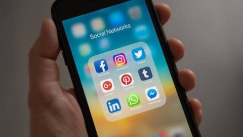 ¿La gente se informa por las redes sociales?