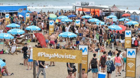 Movistar arrancó el verano con la inauguración de su parador en Playa Grande