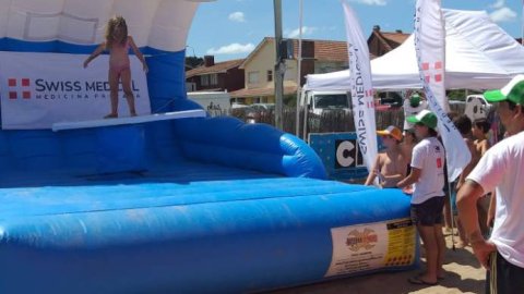 Acción de Swiss Medical en la playa de Cartoon Network en Pinamar