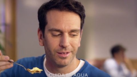 “Te queremos en VIPS”, la nueva campaña de Archer Troy en México
