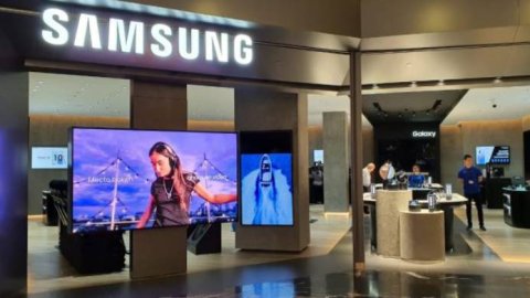 Samsung ilumina su store de Unicenter con su primera pantalla LED indoor