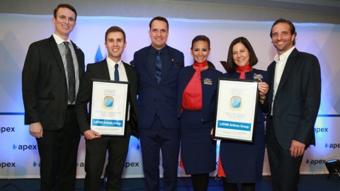 APEX reconoce a LATAM Airlines su experiencia de viaje