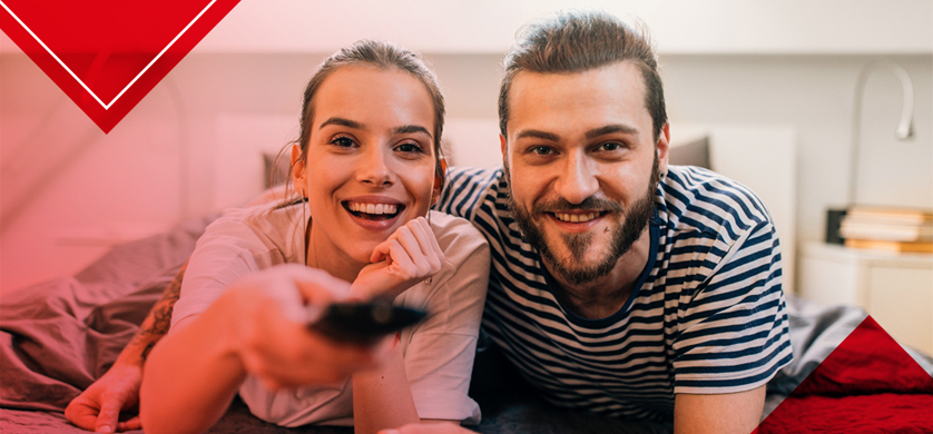 España: los hogares de una y dos personas consumen más TV y menos internet