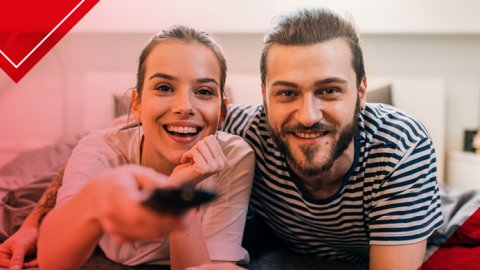 España: los hogares de una y dos personas consumen más TV y menos internet