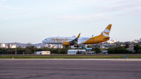 Flybondi inauguró sus vuelos a Porto Alegre