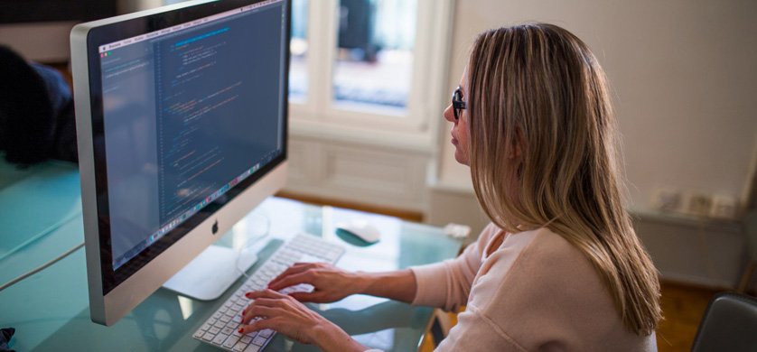 Mujeres buscan incrementar su calidad de vida a través del mercado freelance