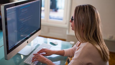 Mujeres buscan incrementar su calidad de vida a través del mercado freelance