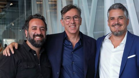 Together w/ suma a Doug Livingston en Nueva York