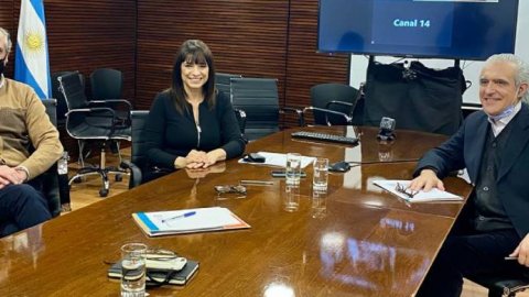 Televisión Pública Argentina firmó convenios con México y Perú