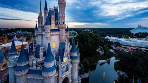 Otro golpe para Facebook: Disney también recorta su inversión publicitaria en la red social