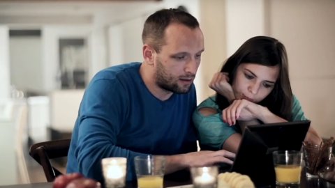 "Búsquedas": la nueva campaña de iúnigo con foco en coberturas