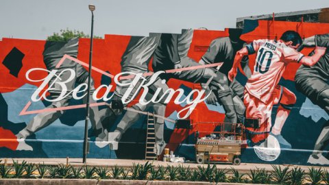 Budweiser rinde homenaje a Messi a través de arte urbano